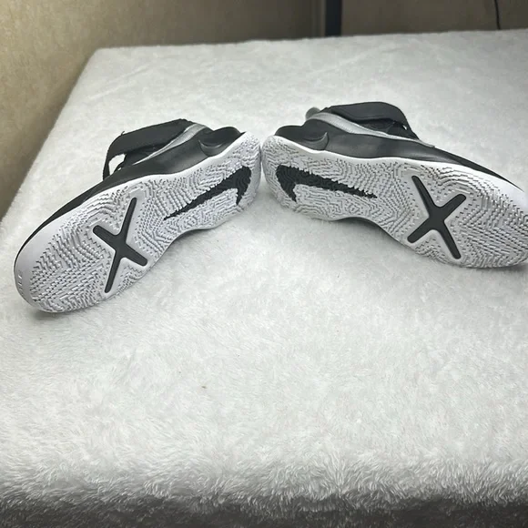 Toddlers Nike Tennis shoes size 13.5C - Picture 3 of 7